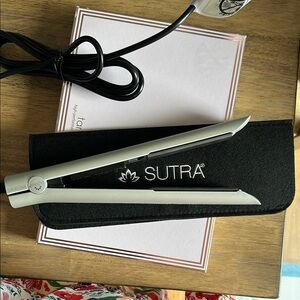 Sutra Hair Straightener with Case